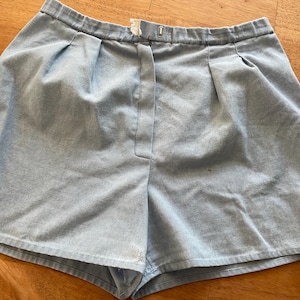 size Medium 1960s blue cotton shorts. Metal zip. Denim. short shorts. Chambray feel. Preppy shorts.  Cute classic true vintage shorts