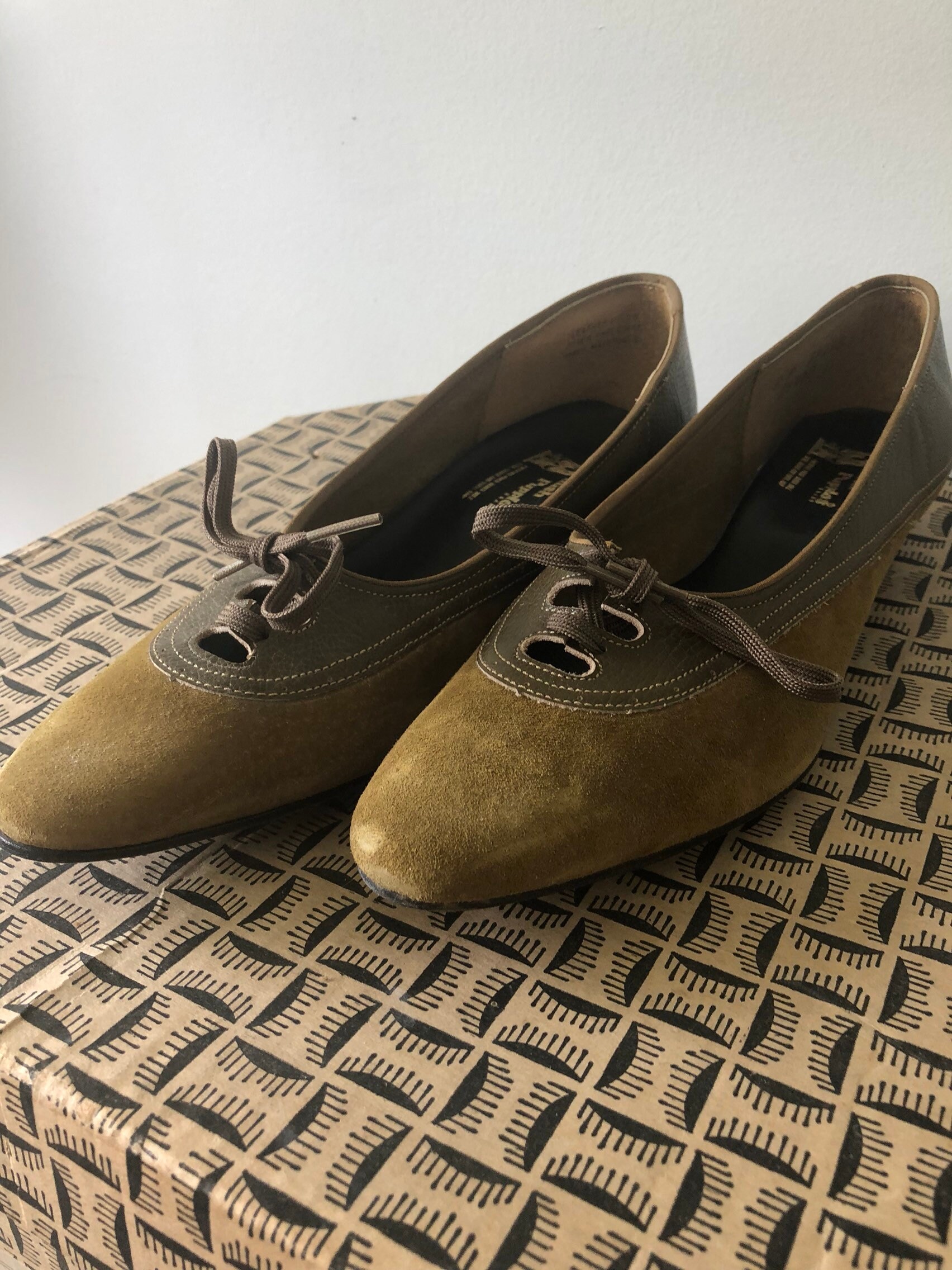 Vtg sz 8 Narrow 1960's Leather Hush Puppies. Green Suede. | Etsy