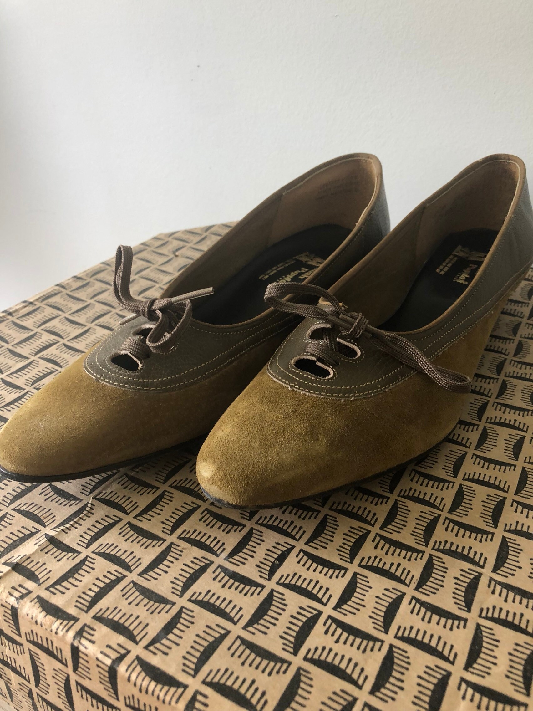 Vtg sz 8 Narrow 1960's Leather Hush Puppies. Green Suede. Etsy