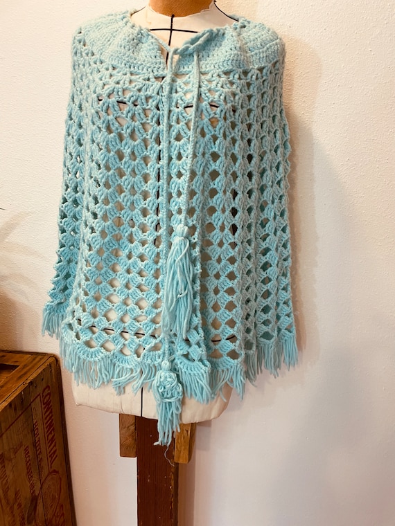 Vintage 1970s Women's blue crochet Cape. made by … - image 2