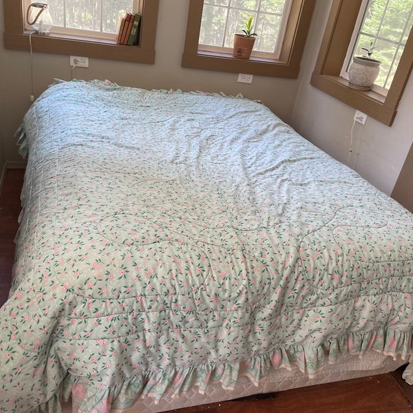 80s floral ruffly cotton bedspread. green blue fluffy Floral Bed topper. Cotton. Cool. Cottagecore style. 80s nostagia. soft.