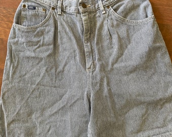 90's Denim Shorts. High Waist. Mom denim. All cotton. Lee. Size 14. Extra high rise. Cute summer festival wear. Checked. Classic jean short