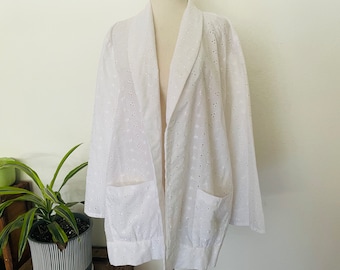 Veste ou blazer en dentelle blanc/crème vintage des années 1970, taille M. Style victorien. occidentale. chemise bohème vintage. Bohème. Chemise blanche fraîche. Transparent.