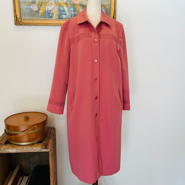 size L Vintage 1970s/1980s midi length pink trench or raincoat. Classic old money trench.  forecaster of Boston dresscoat. feminine. preppy