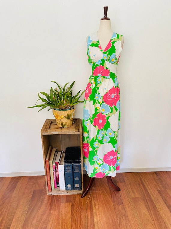 1960's Bright Floral Cotton Shift Dress with Matching Shawl Scarf. Gorgeous long evening gown. Size Medium. Classic boho floral look.