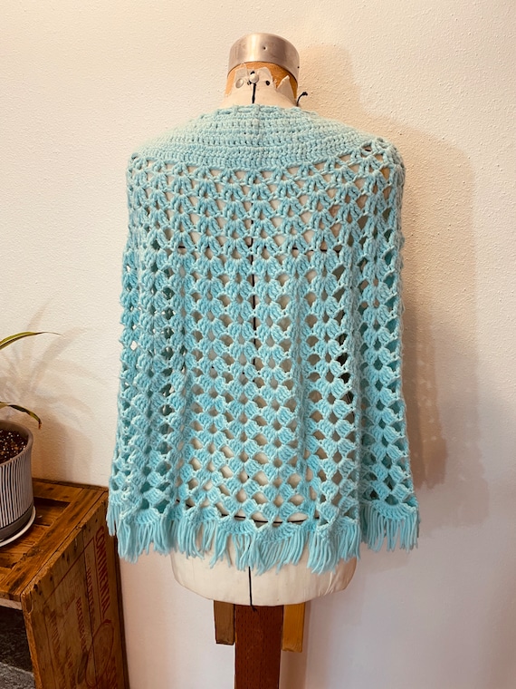 Vintage 1970s Women's blue crochet Cape. made by … - image 8