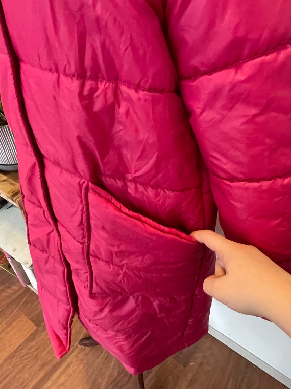 1980s hot pink sleeping bag coat.Fluffy quilted c… - image 9