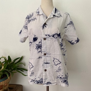 1960&#39;s blue and white cotton hawaiian shirt with cotton and coconut buttons. Size small. Classic tiki look.