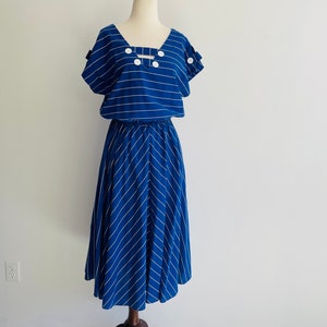 Classic preppy 1980s dress. Nautical vibe. Blue and white. Old money look. 24 karat. cotton day dress. tea dress. adorable boho dress girly