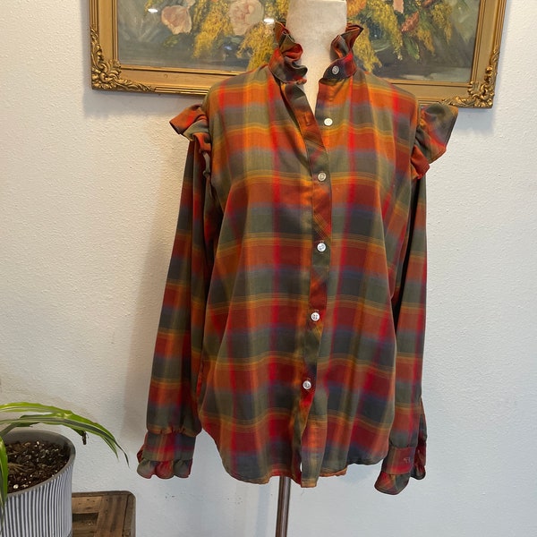 Vintage sz M Ely "Glad Rags" 1970s button down gingham or plaid blouse. Gingham.Ruffle  Collared. Preppy. Red and green Plaid. Rockabilly.