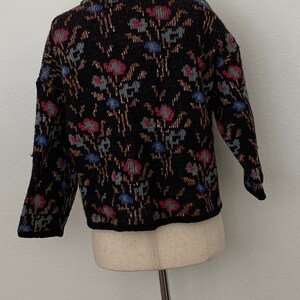 Vintage sz M 1950s Sweater. Hooper Assoc. Wool. Bright Florals. Pinup Sweater. Timeless Classic Sweater. Size medium. image 8