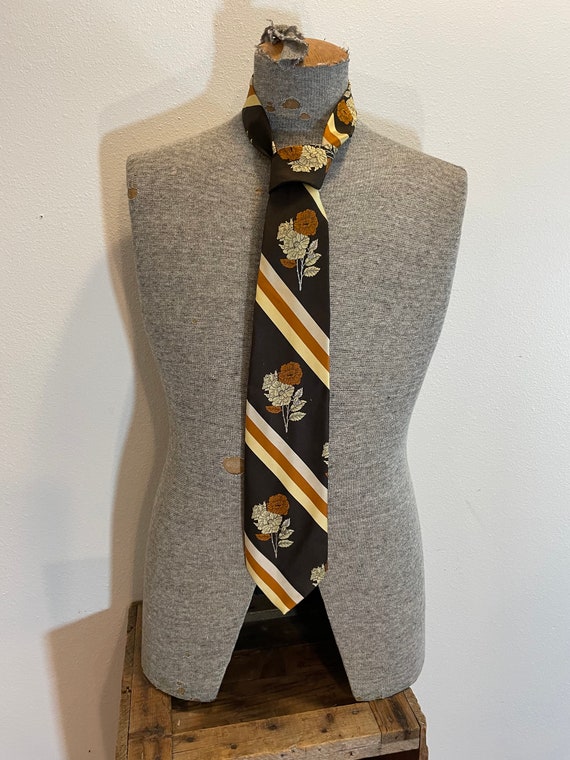 Vintage 1960s/1970s wide poly tie. Floral. Brown … - image 7
