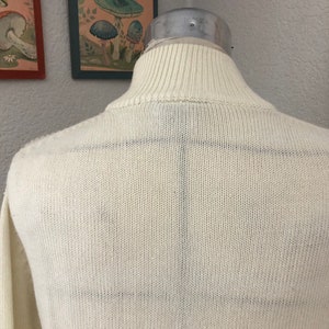 Fabulous sz M/L 1970s Pullover. Cream. Ms Doris Brand. Acrylic. MI Hong Kong. Vintage Sweater image 10