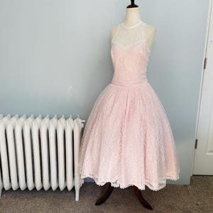 Vintage size 9 Gunne Sax Jessica McClintock dress. Open back. Princess wai. Pink. Sleeveless. preppy lace old money style. Victorian Inspire