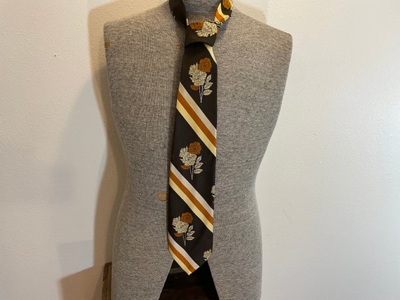 Vintage 1960s/1970s wide poly tie. Floral. Brown … - image 1