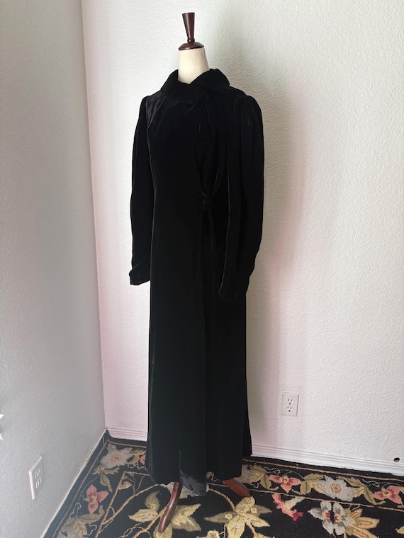Size small 1930's Black Full Length Velvet opera coat