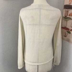 Fabulous sz M/L 1970s Pullover. Cream. Ms Doris Brand. Acrylic. MI Hong Kong. Vintage Sweater image 6