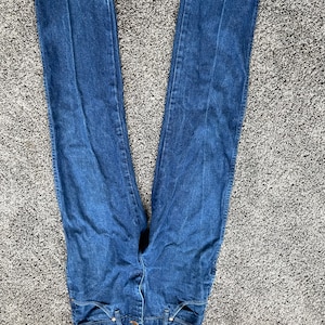 1980s Size 30/33 wranglers. All Cotton Western Denim. Straight leg cowboy jeans. Classic western lookbook denim.cowgirl. Rodeo