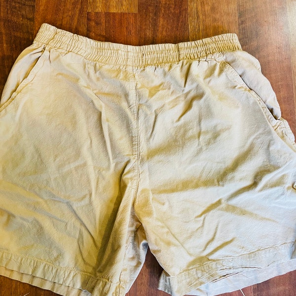 1990s westport beige high waist dad shorts. All cotton. Size L. High Rise mom shorts. comfy. Groovy retro shorts. summer festival shorts