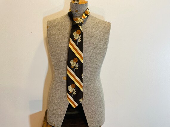 Vintage 1960s/1970s wide poly tie. Floral. Brown … - image 6