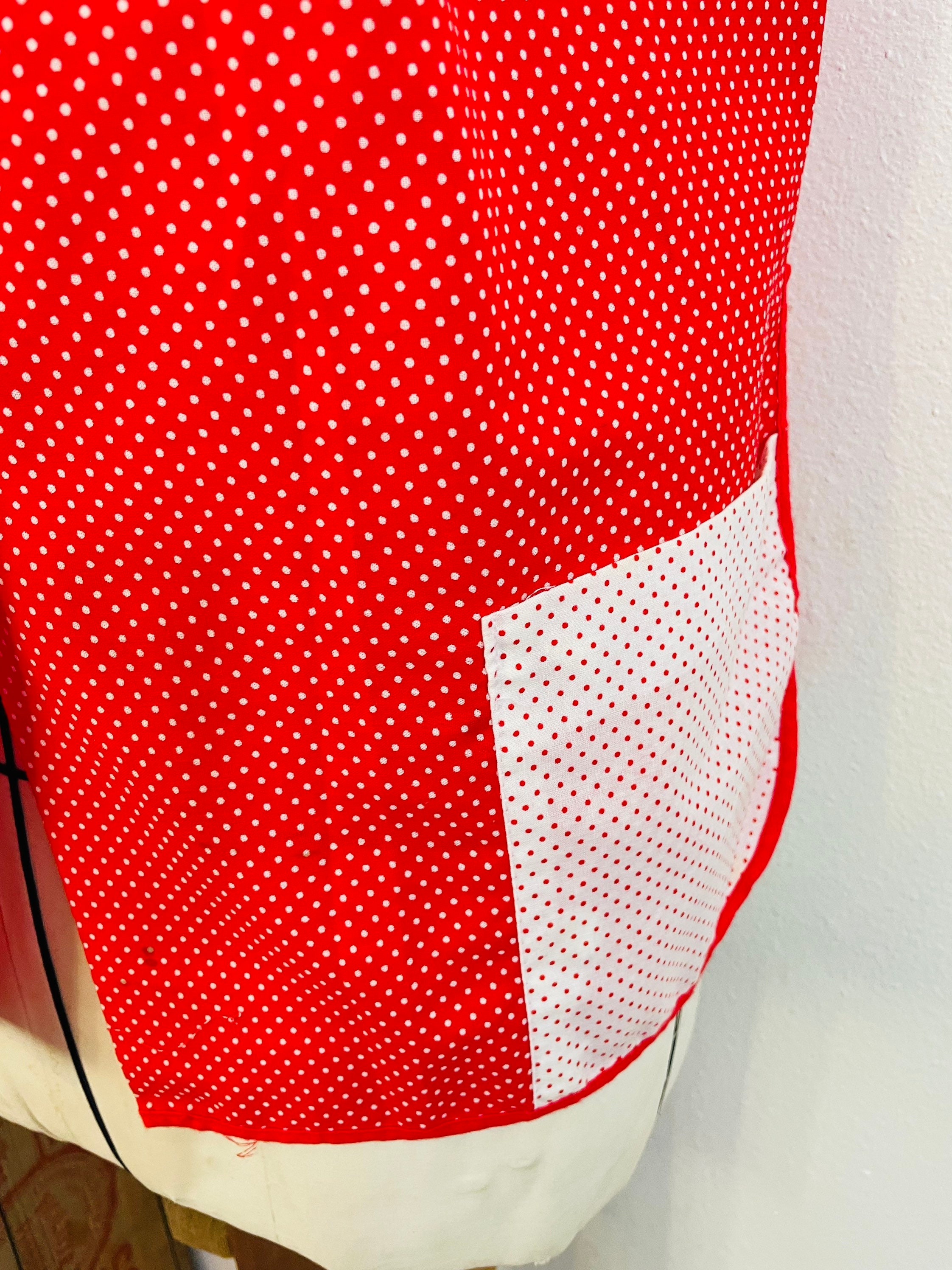 White and Red Snap up Apron With Pockets and Trim. 1960's. Colorful ...
