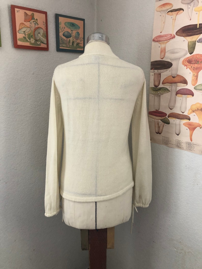 Fabulous sz M/L 1970s Pullover. Cream. Ms Doris Brand. Acrylic. MI Hong Kong. Vintage Sweater image 4