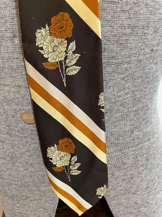 Vintage 1960s/1970s wide poly tie. Floral. Brown … - image 3