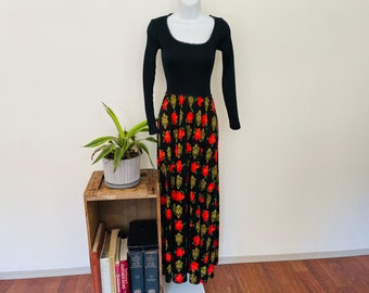 1970s Lanz Originals Floral and black long sleeved maxi dress. Amazing hippie dress. Size small. Ribbed top. Boho hippie lookbook. stretchy