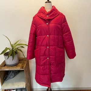 1980s hot pink sleeping bag coat.Fluffy quilted coat. 1980s Long Puffer coat. Winter Essentials. stylish winter gear.montgomery ward