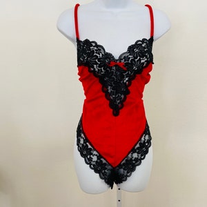 Vintage Red velvet and lady black sleepwear playsuit. Nylon. Onesie. 1980s Teddy. Onesie. Undercoverwear lingerie. Valentine’s lingerie!