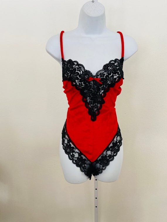 Vintage Red velvet and lady black sleepwear playsu