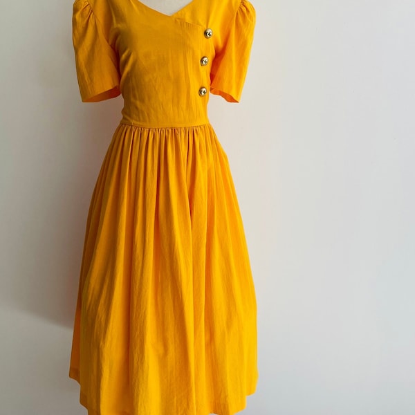 Vintage yellow dress. Sz L Yellow 1980's rayon blend dress. Mid Length. Gold. Yellow Prairie Dress. Western Wear Dress. old money. buttons
