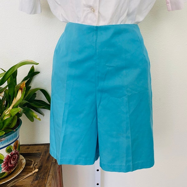 A finales de la década de 1960 pantalones cortos con cremallera azul hechos a mano. Talla M. Pantalones cortos vintage clásicos de mediana altura. Ropa de verano. Grapas de armario.