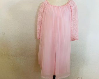 Gorgeous pink floaty 1950s robe and nightie baby doll nightgown set. Peignoir. Fluffy. Sheer. Sexy vintage mid-century lingerie. light pink