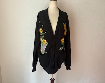 size XL Belle Point 90s Sunflower and bees cardigan sweatshirt in black and yellow.