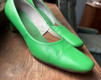 Zapatos de tacón Smartaire verdes, talla 8.5, de los años 60. Punta larga.
