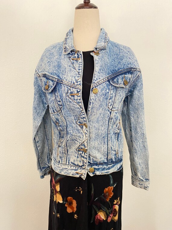 Denim Jacket. Blue jean jacket. SIze small. Sturdy