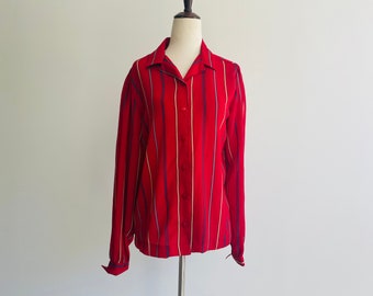 Blusa con cuello de rayas rojas, amarillas, azules y verdes de colores vivos. Camisa clásica de los años 80. Talla M/L. Abotonada. Preppy. De la vieja escuela. Clásica