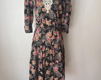 Floral 90's lace collar church dress. Size 12. Rayon and cotton.