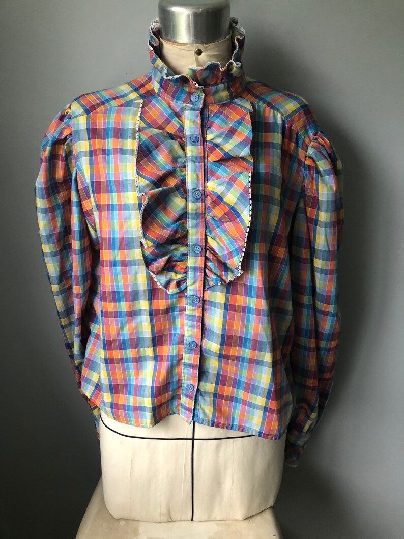 Vintage sz L 1970s button down blouse Rockabilly. Preppy Pink Plaid Gingham.Ruffle Collared Extra Soft Cotton Blend