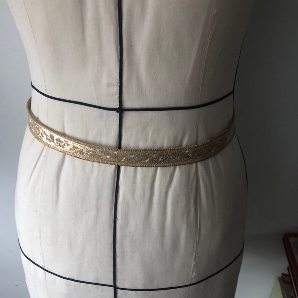 Heavy Metal Gold Colored Floral Metal Plated Scaled Belt. Metalic. 1970's Super Bling Gold Colored belt. Super boho shiny belt.