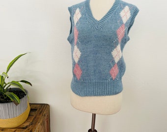 1980s does 1950s soft blue argyle sweater vest. Pullover. Wool. Acrylic. knit v-neck vest. Preppy. Dark Academia. CLassic size M knit vest