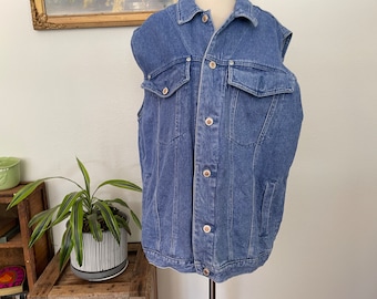 Size L oversized heavy denim western Jean vest. 1980s. All cotton. O Blues. Classic 1980s 1990s lookbook. Biker denim. Rugged.