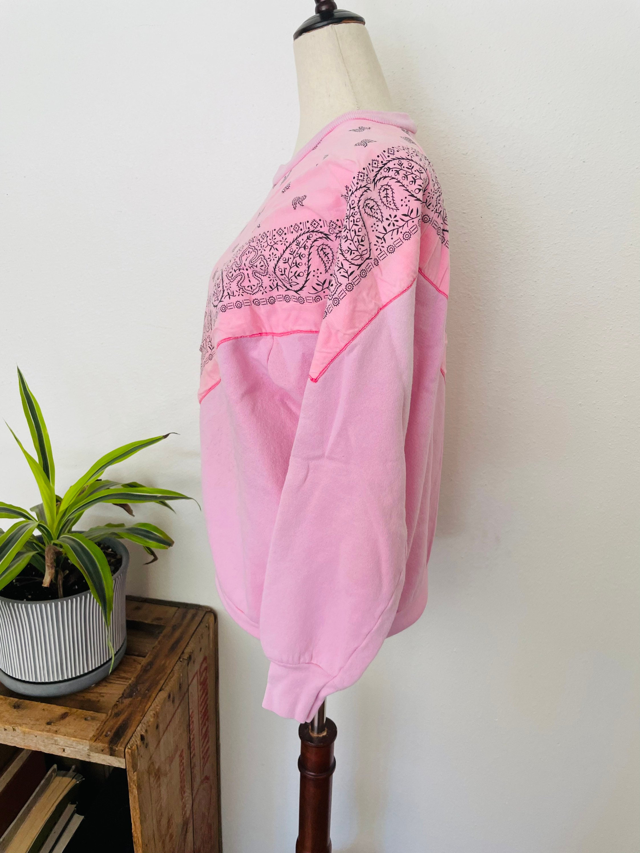 1980s Pink Bandana Sweater. 50/50 Soft Fruit of the Loom USA - Etsy