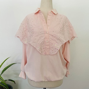 size M beaded light pink blouse 1990s Button Down pink lacy Cotton Shirt. Bonnie and Bill. Western Cottagecore Fem blouse in Crisp Cotton.