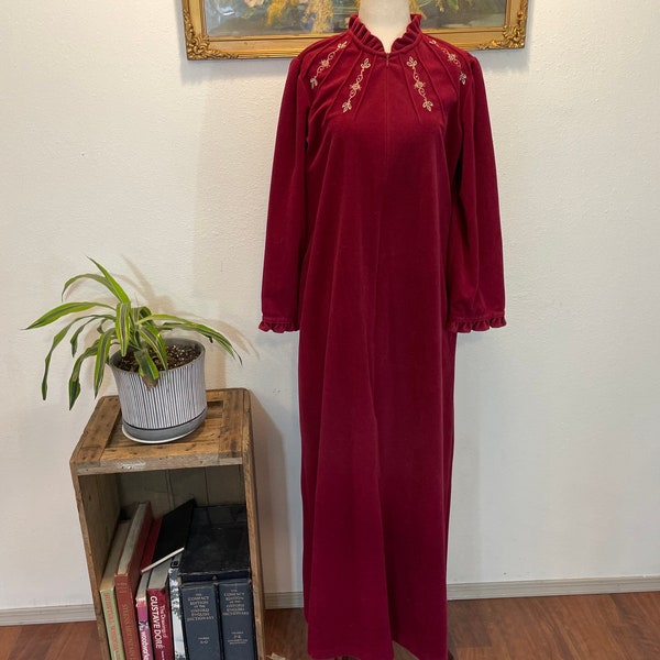 1980s Plush burgundy velvet Robe. Vintage Cover up. Pockets. zip Down soft cozy winter robe. Grandma robe. Kayser. Size M