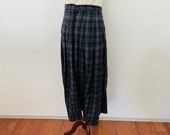 Vintage wool grey plaid skirt. Micki. Size 10 pleated wool skirt. Dark academia. Pleated schoolgirl skirt. Adorable plaid basic. Size 10