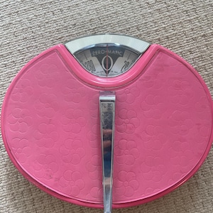 Vintage Oval 1950s/1960s Pink Bathroom Scale. Zeromatic. Retro Decor. Bathroom Decor. Vintage Mid-Century Hot Pink & Silver Bathroom Scale