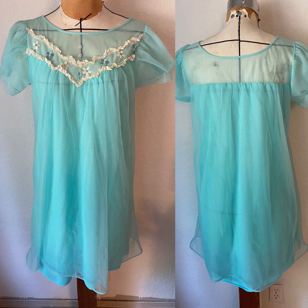 Floaty 1960s Nightgown. Nylon. Short. Sexy Vintage Lingerie.