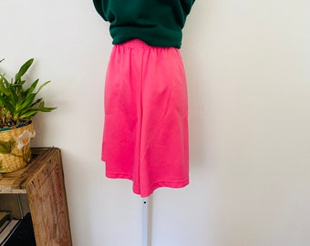 size L 1970s Pink Polyester Culottes. Vintage polyester Cullotes or long line shorts. Classic. High Waisted. Summer fashions. Spring pink